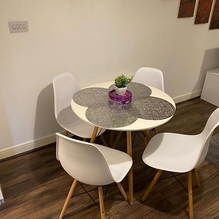 Spacious 1 Bed Relocation Apartment Free Parking, Brierley Hill Kültér fotó