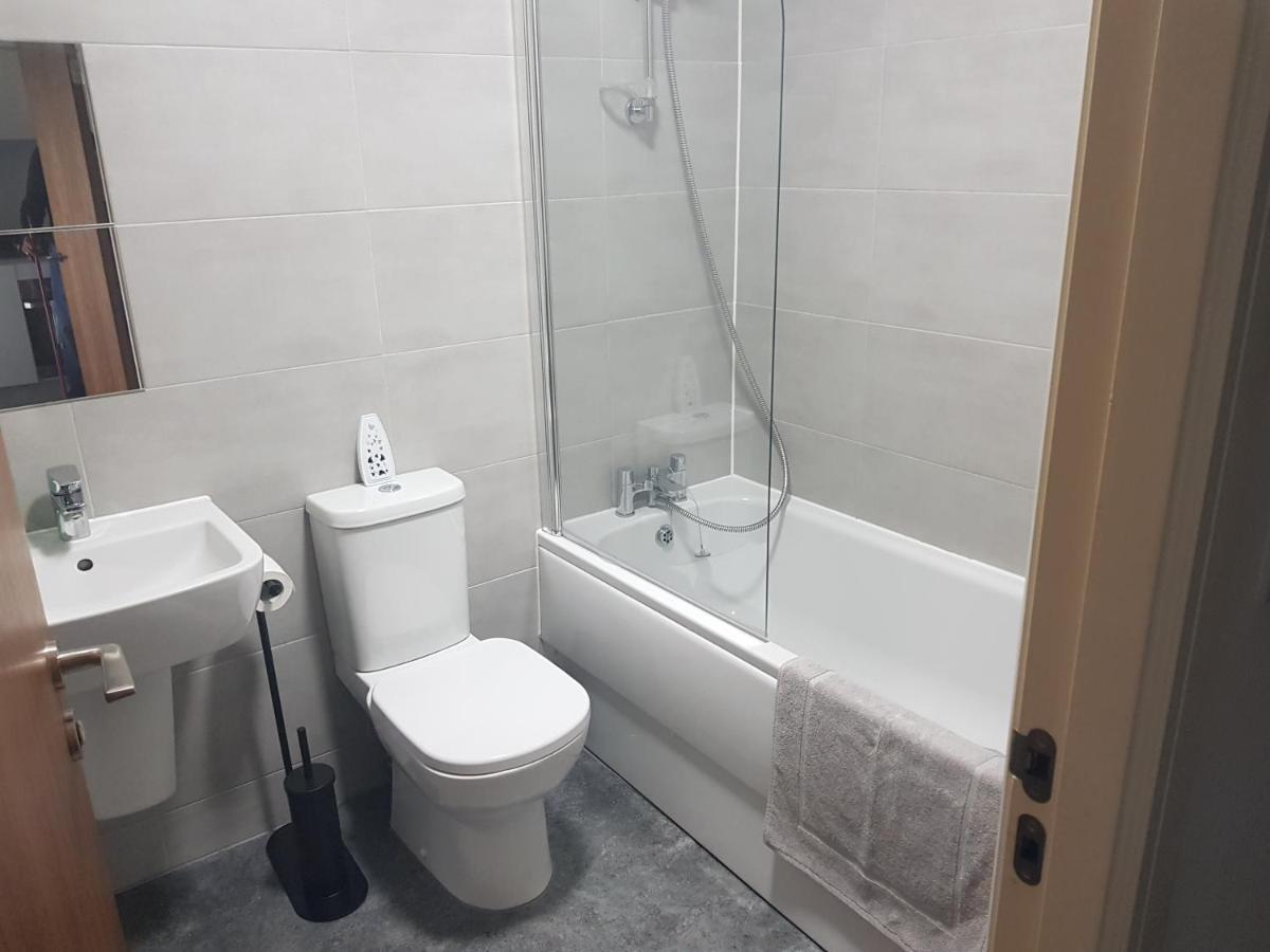 Spacious 1 Bed Relocation Apartment Free Parking, Brierley Hill Kültér fotó