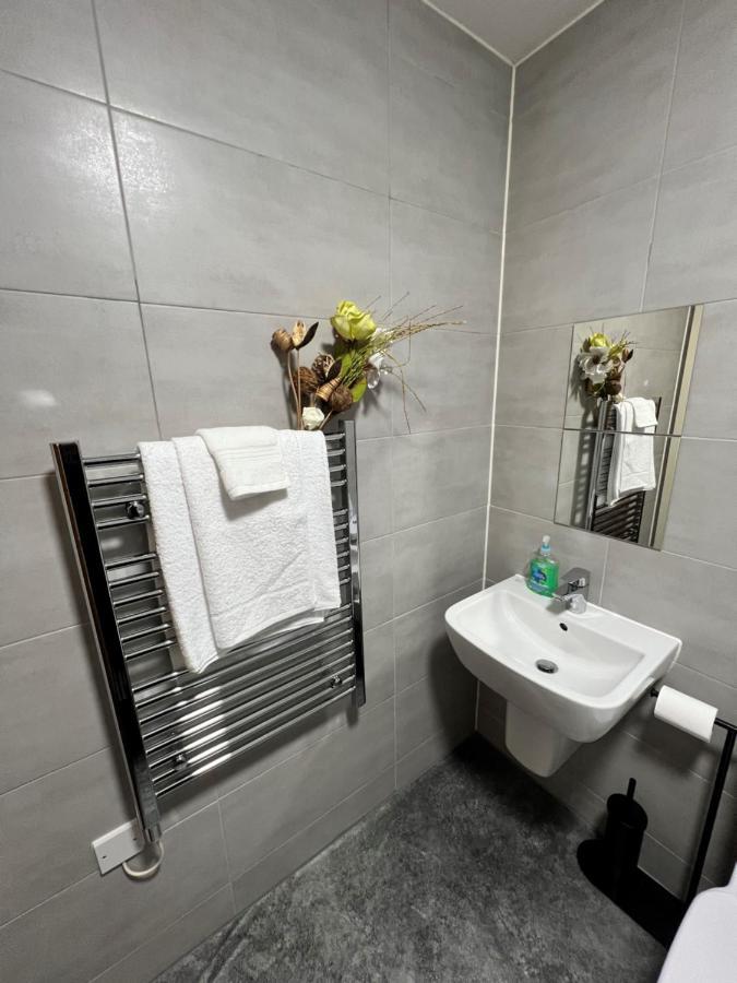 Spacious 1 Bed Relocation Apartment Free Parking, Brierley Hill Kültér fotó