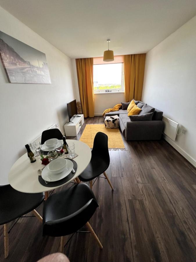 Spacious 1 Bed Relocation Apartment Free Parking, Brierley Hill Kültér fotó