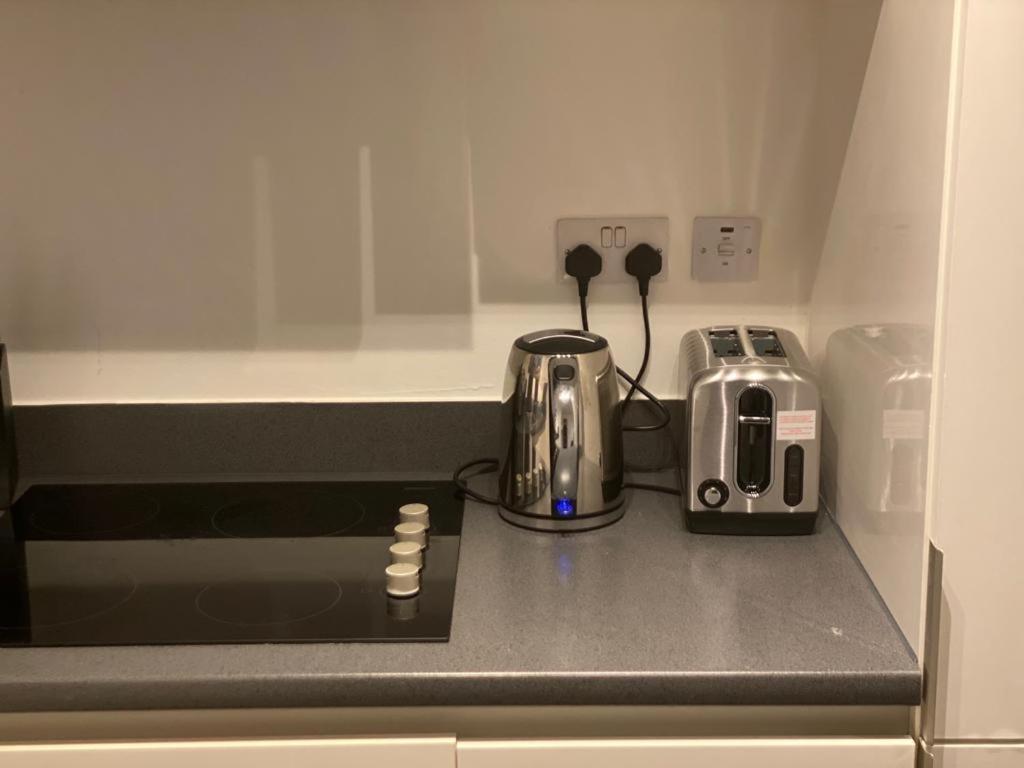 Spacious 1 Bed Relocation Apartment Free Parking, Brierley Hill Kültér fotó