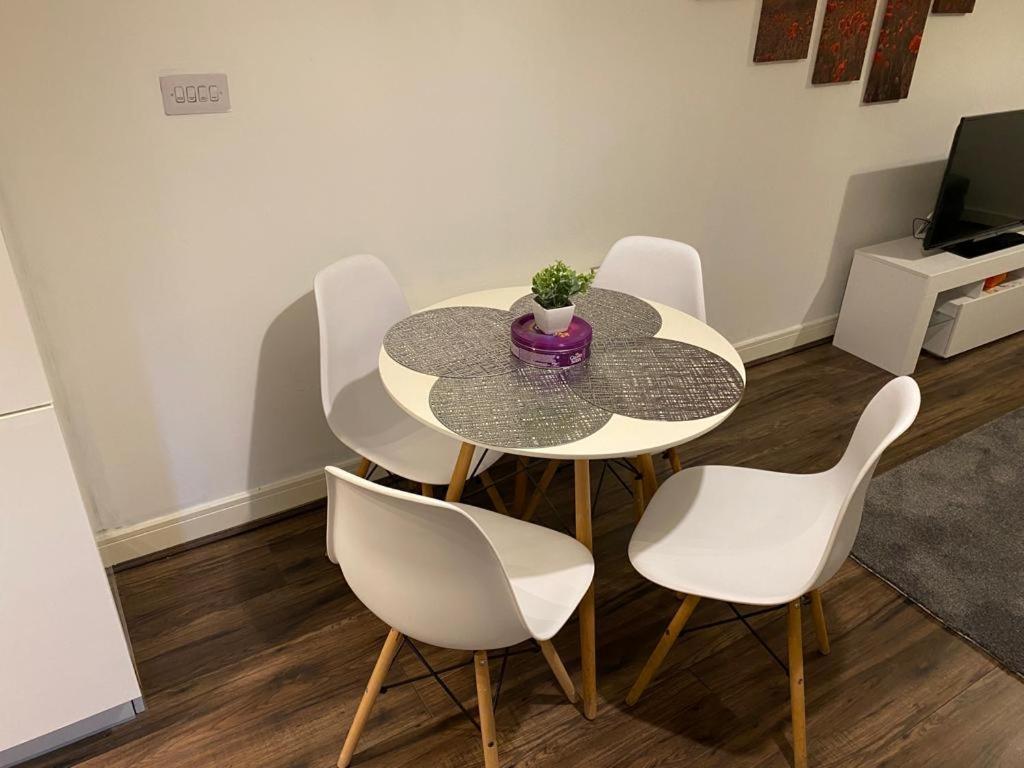 Spacious 1 Bed Relocation Apartment Free Parking, Brierley Hill Kültér fotó