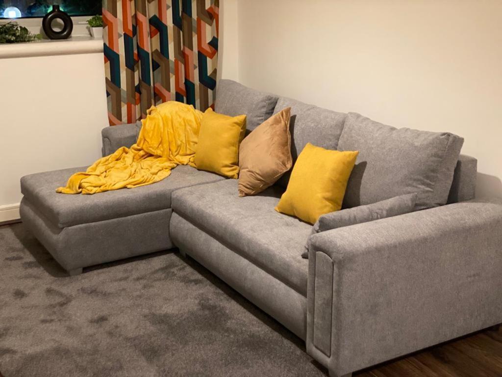Spacious 1 Bed Relocation Apartment Free Parking, Brierley Hill Kültér fotó