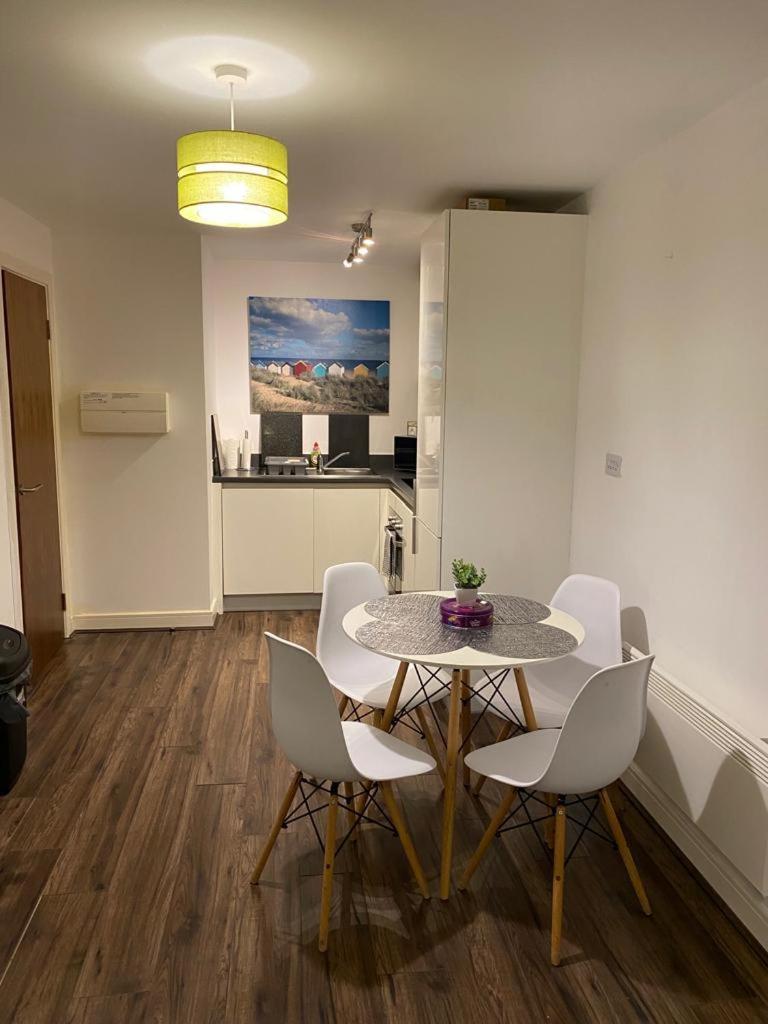 Spacious 1 Bed Relocation Apartment Free Parking, Brierley Hill Kültér fotó