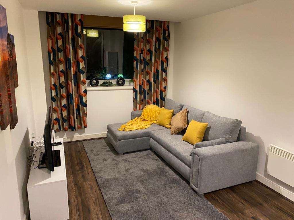 Spacious 1 Bed Relocation Apartment Free Parking, Brierley Hill Kültér fotó